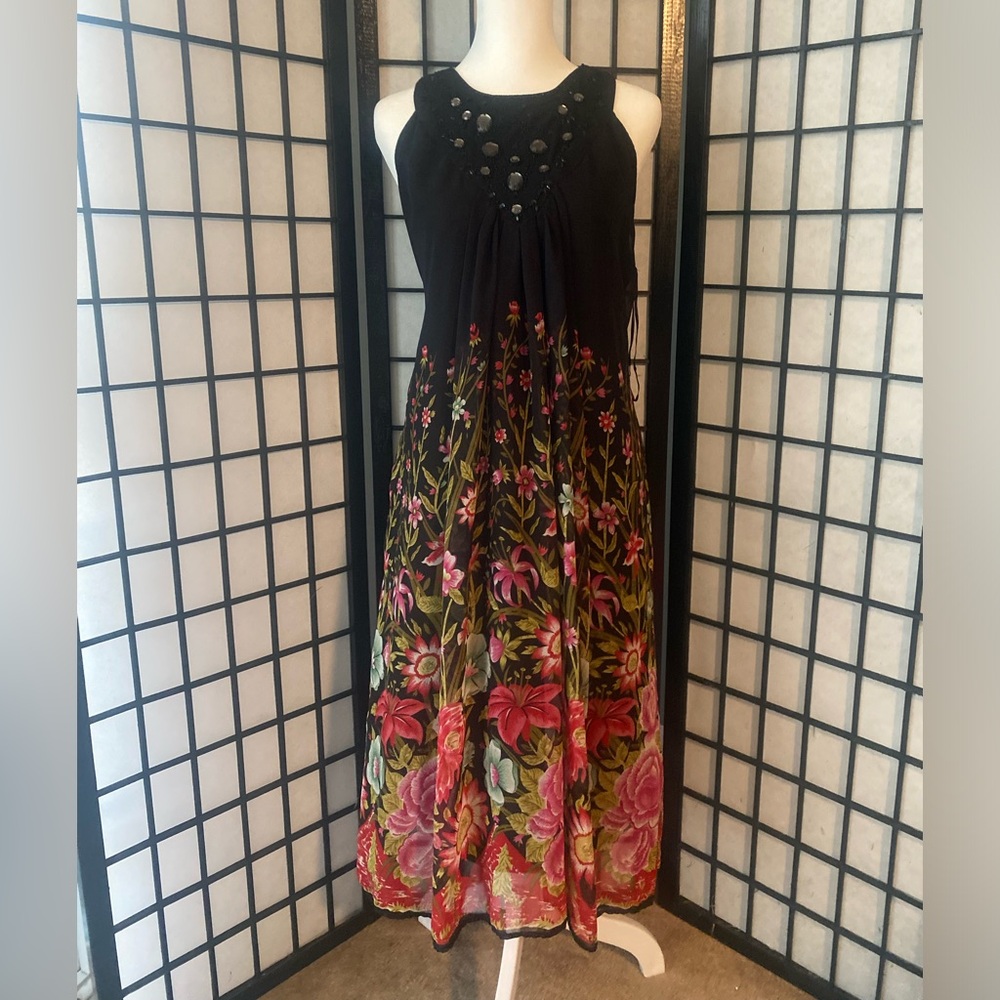 LOLA P. Beautiful Floral Dress
